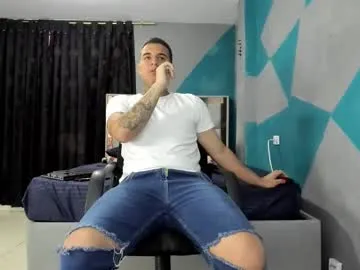 sweetyoops – webcam model profile photo Image 4