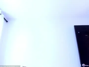 luckaisha – webcam model profile photo Image 17