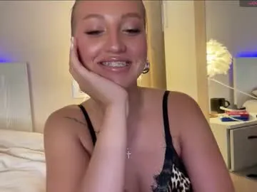 your_dolls – webcam model profile photo Image 12