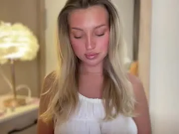 your_dolls – webcam model profile photo Image 3