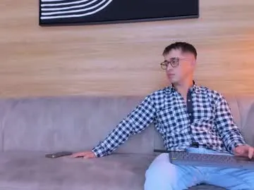 milavalentinax – webcam model profile photo Image 15