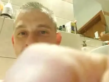 realtryit – webcam model profile photo Image 2