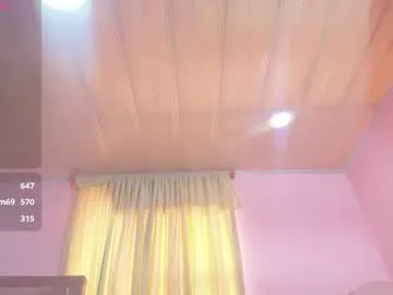 just_girlsgirls – webcam model profile photo Image 15