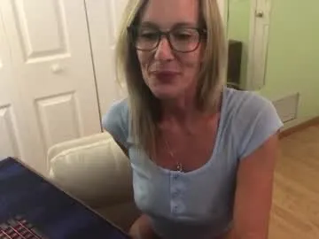 VictoriaLane – webcam model profile photo Image 9