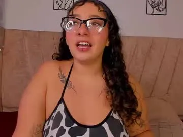 little_izzi – webcam model profile photo Image 6