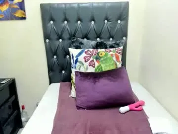 gina_akemi – webcam model profile photo Image 16