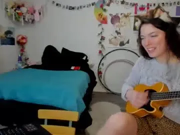 mirabrunette – webcam model profile photo Image 6