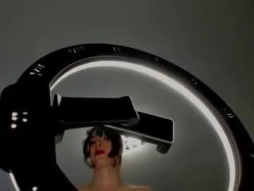 mirabrunette – webcam model profile photo Image 9