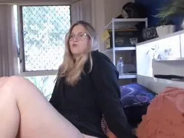 mirabrunette – webcam model profile photo Image 17