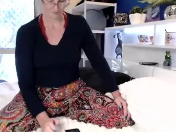 mirabrunette – webcam model profile photo Image 3