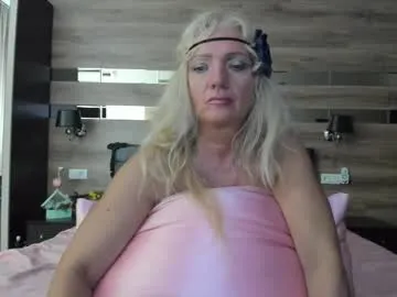 nadya_land – webcam model profile photo Image 2