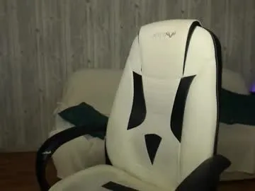 petites_perles – webcam model profile photo Image 17