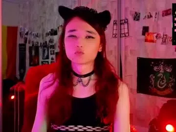 astridwet – webcam model profile photo Image 13