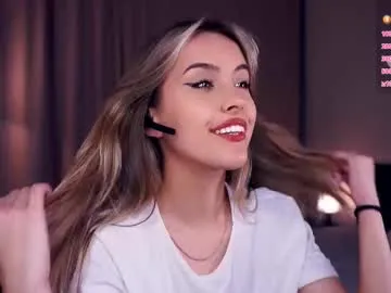 cinacandy – webcam model profile photo Image 12