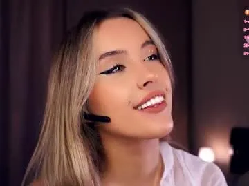 cinacandy – webcam model profile photo Image 14