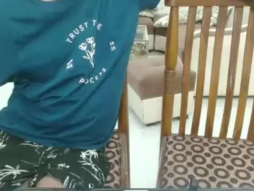 sweetyoops – webcam model profile photo Image 3