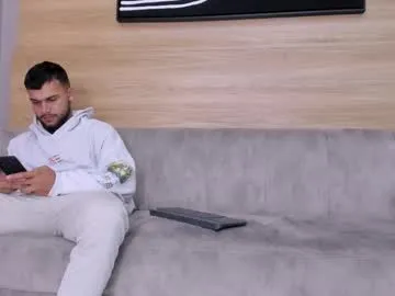 redhead_shark – webcam model profile photo Image 6