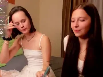 mila_good – webcam model profile photo Image 3