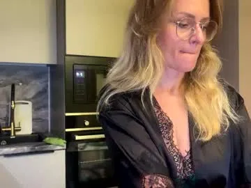 yes_mommy_zlata – webcam model profile photo Image 2