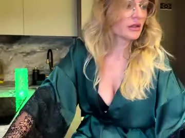 yes_mommy_zlata – webcam model profile photo Image 9