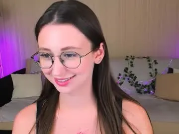 loreeluben – webcam model profile photo Image 11