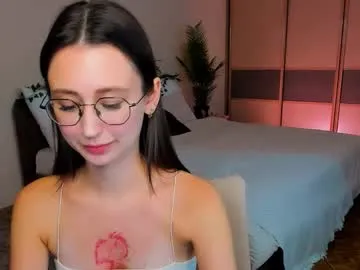 loreeluben – webcam model profile photo Image 13