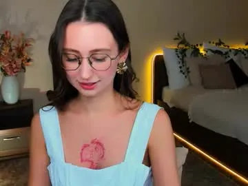 loreeluben – webcam model profile photo Image 15