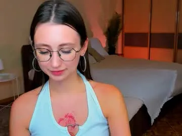 loreeluben – webcam model profile photo Image 9