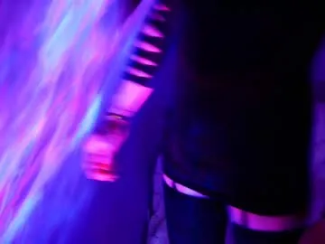 sexy_hot_friends_ – webcam model profile photo Image 5