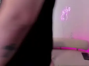 tiameakin – webcam model profile photo Image 6