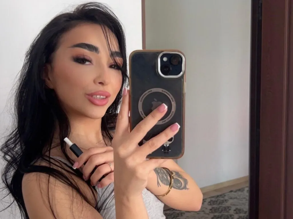 LaraMac – webcam model profile photo